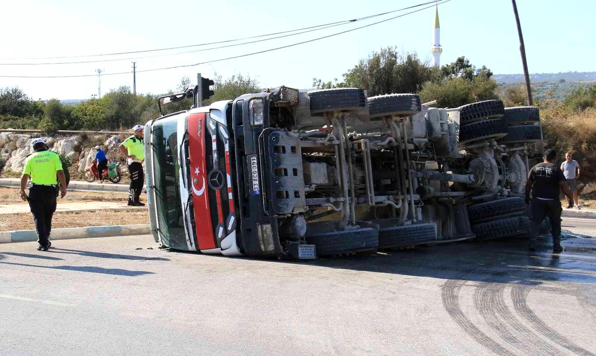 Son Dakika | Tır ile beton mikseri çarpıştı: 1 yaralı