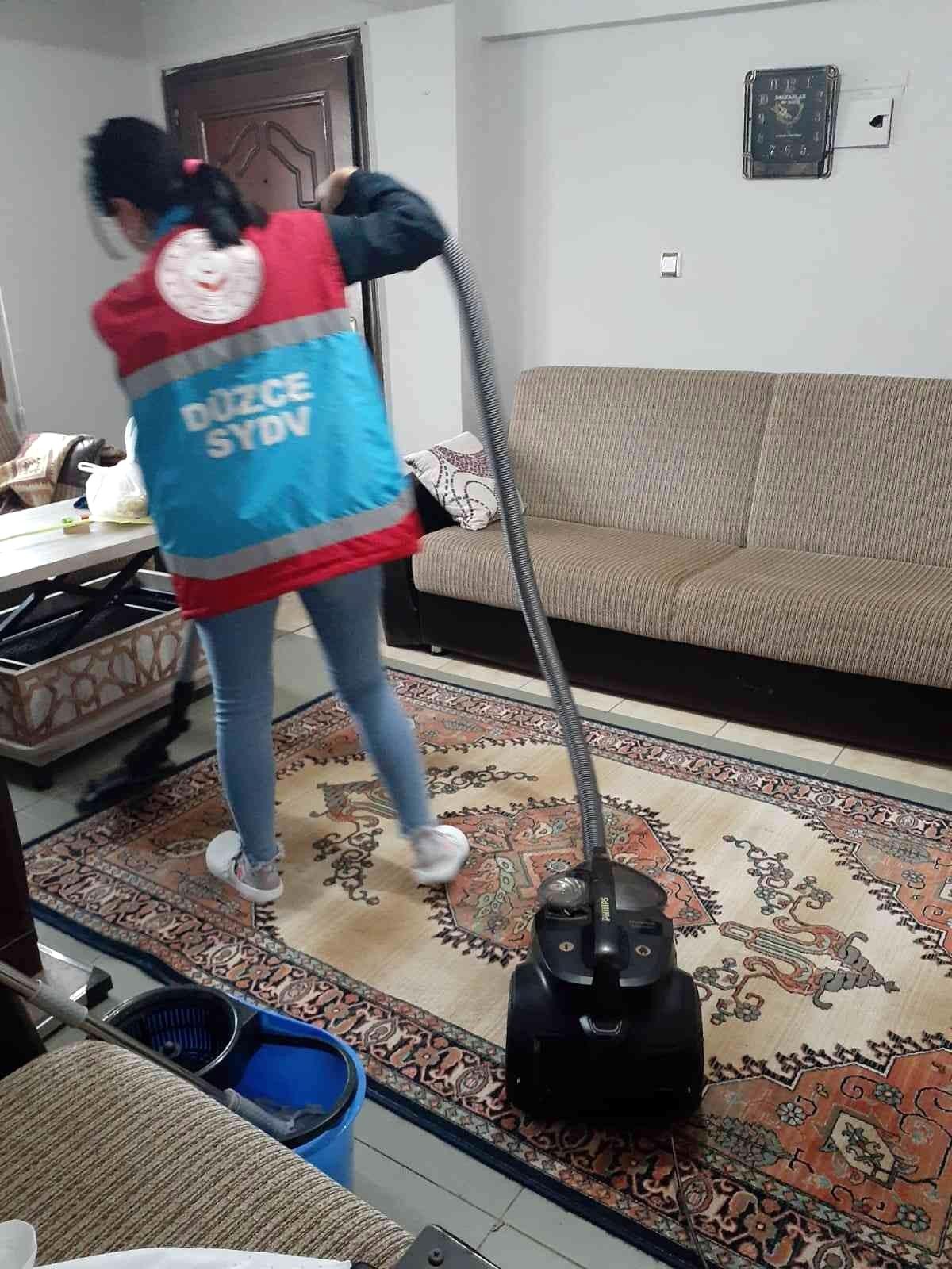 Yaşlı ve engellilerin evleri temizlendi