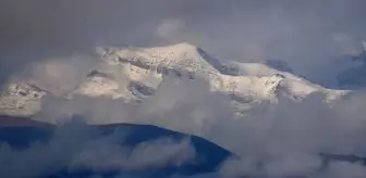 Hakkari haberi: Yüksekova'ya mevsimin ilk karı düştü