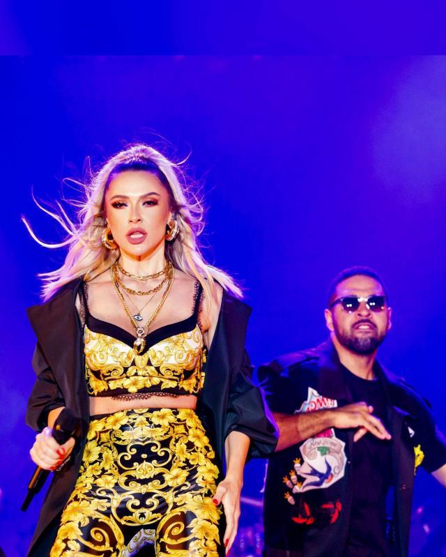 37 yaşına giren Hadise'den derin dekolteli doğum günü pozu: Efsane bir kadınım