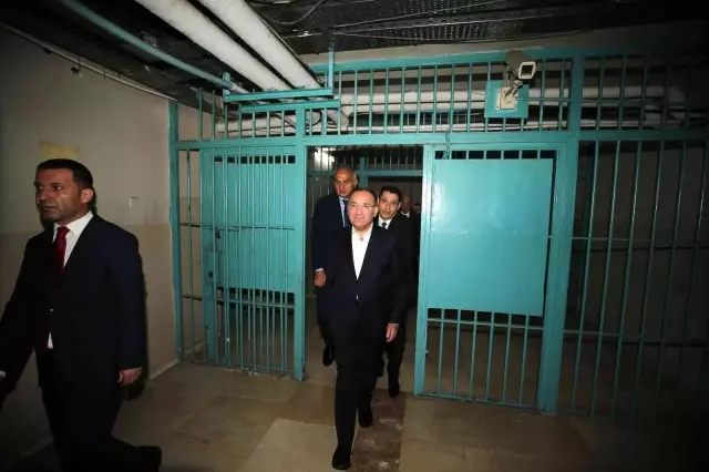 Diyarbakır politika haberleri: Adalet Bakanı Bozdağ, Diyarbakır Cezaevi'ne kilit vurdu
