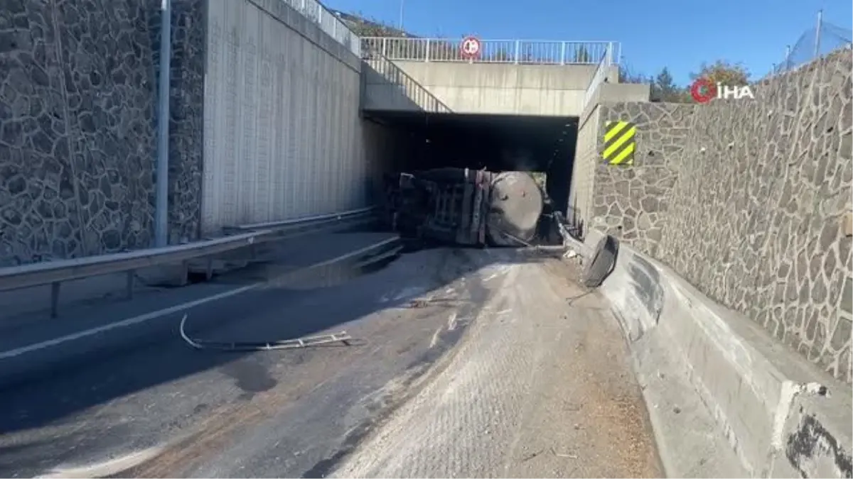 Son dakika haber! Adana'da zift yüklü tır devrildi: 1 yaralı