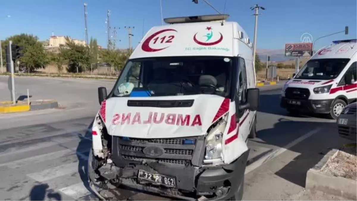 Son dakika haberleri | Ambulans ile otomobilin çarpıştığı kazada bir kişi öldü, 6 kişi yaralandı