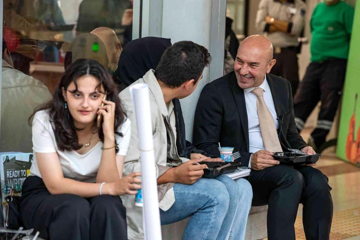 Başkan Soyer: "Gençlere başka sürprizlerimiz de var"
