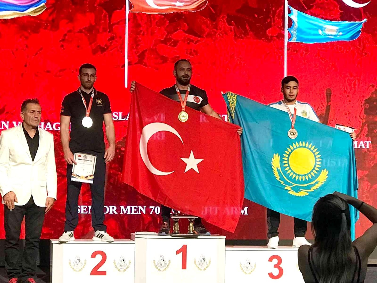 Eskişehirli sporcu bilek güreşinde 5\'inci kez dünya şampiyonu oldu