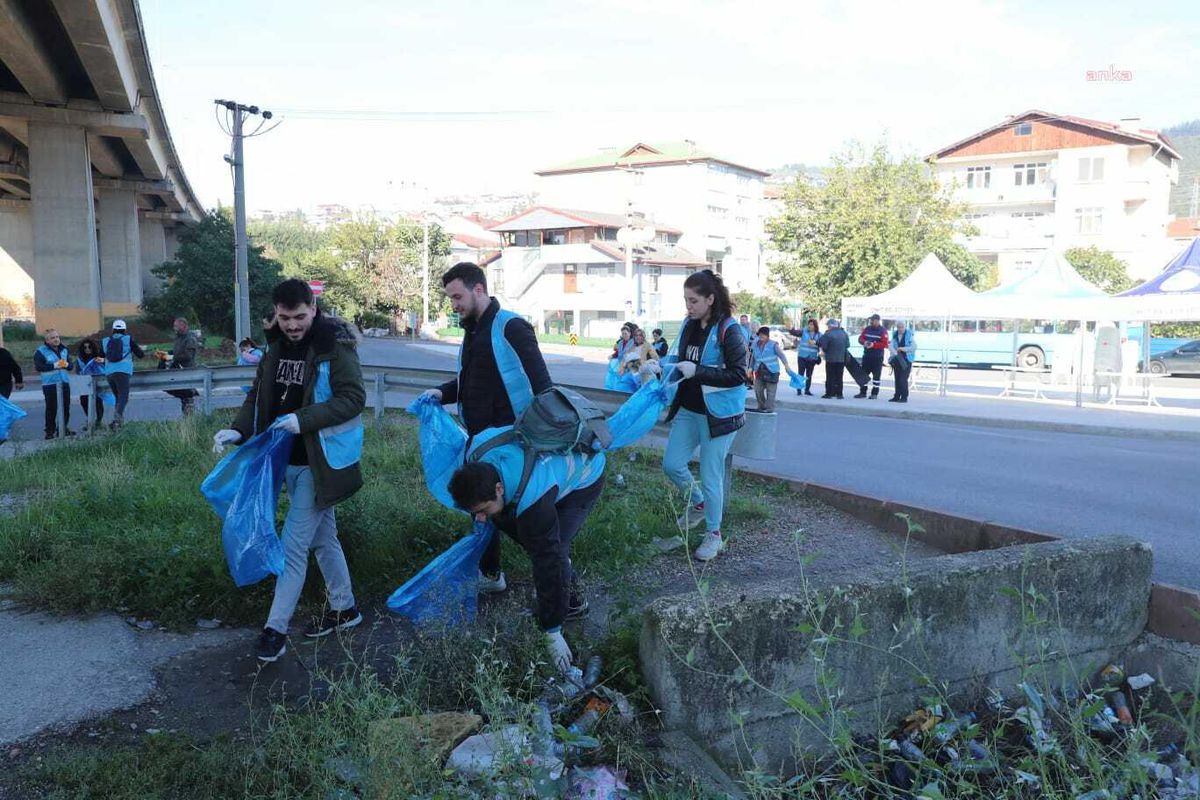 Son dakika haberi | İzmit Belediyesi, Şirintepe Mahallesi\'ndeki Atıkları Geri Dönüşüme Kazandırdı
