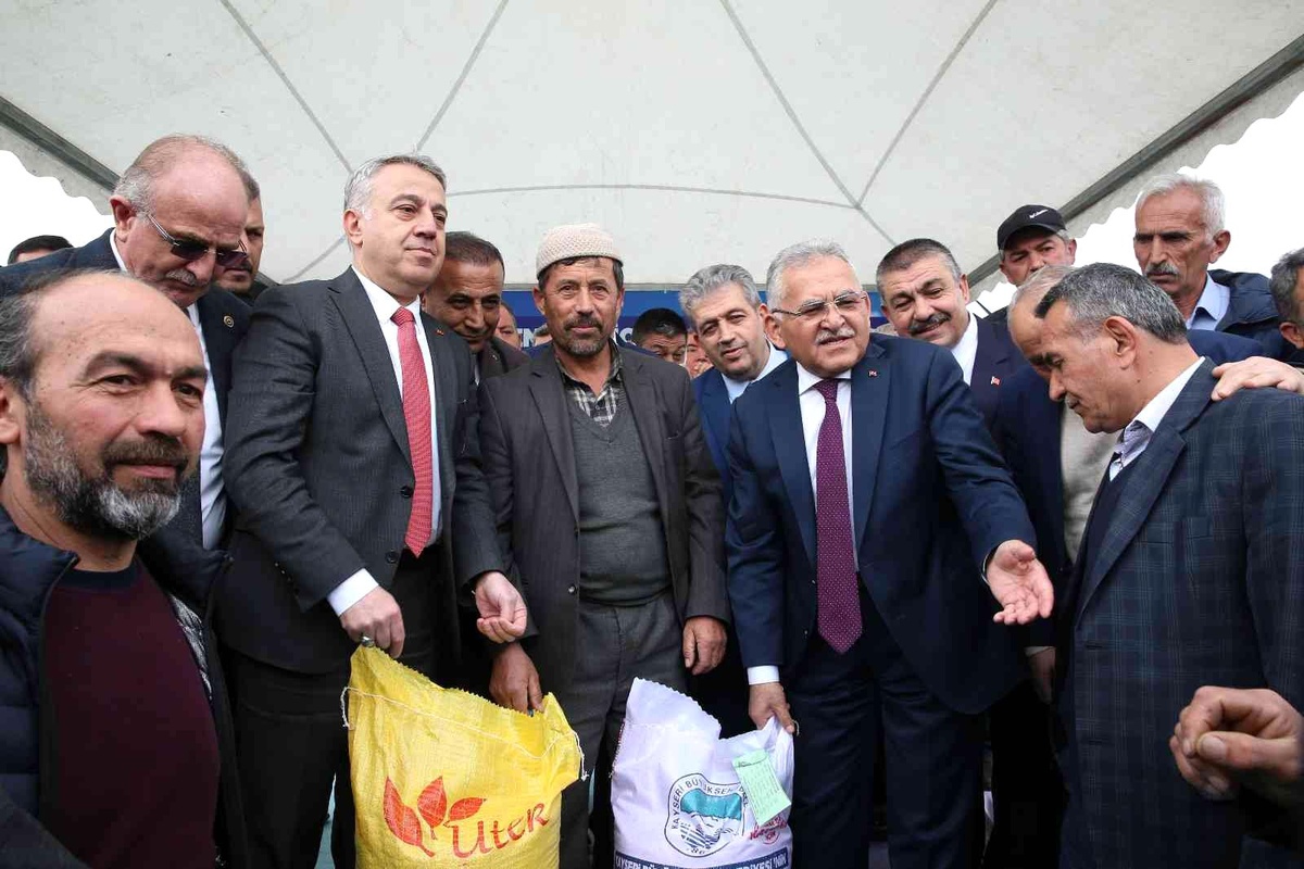 Kayseri haberleri... Kayseri Büyükşehir Belediyesinden çiftçilere tohum desteği