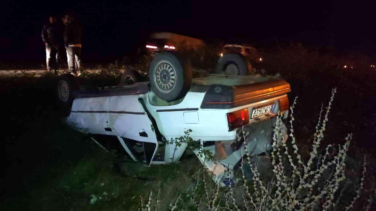 Son dakika haberleri... Kontrolden çıkan otomobil devrildi: 4 yaralı