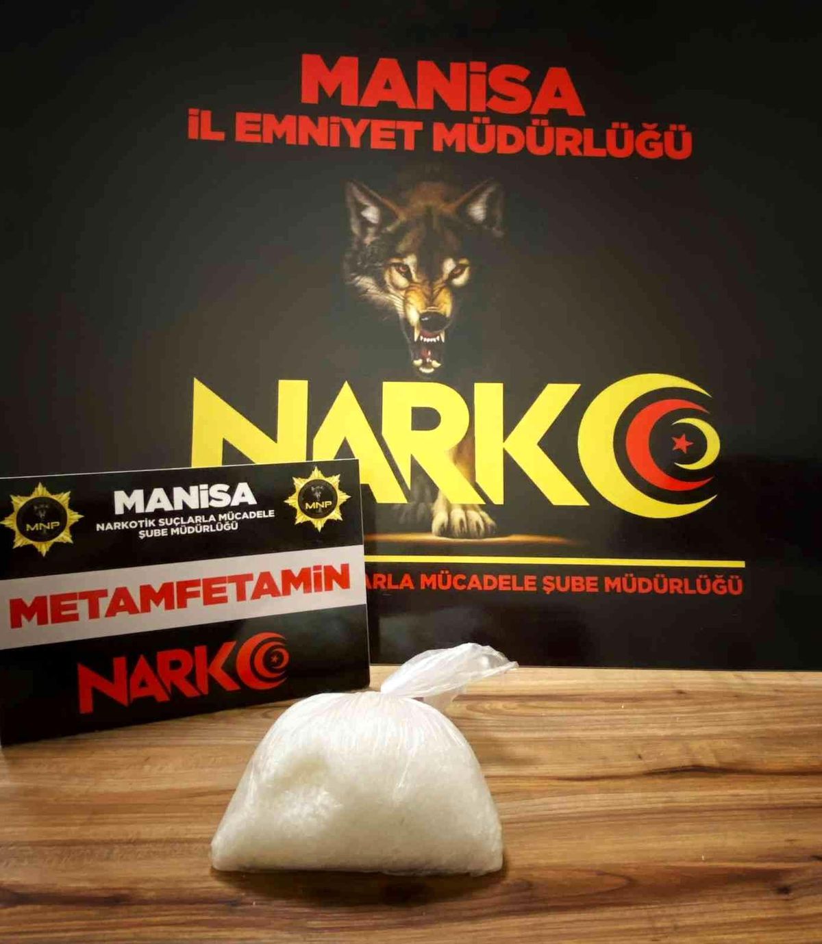 Manisa haberi... Manisa\'da durdurulan araçta 1 kilogram metamfetamin ele geçirildi