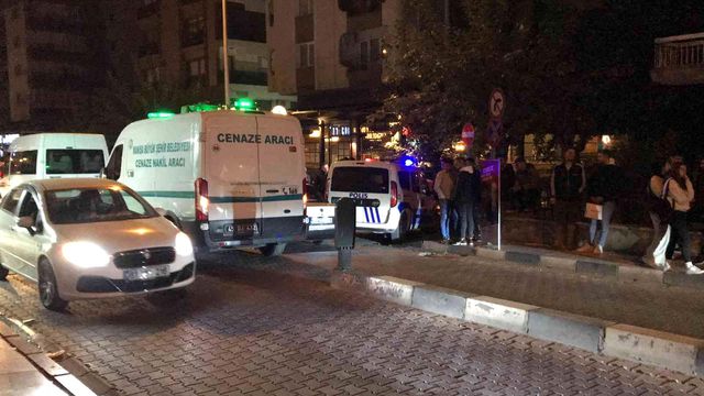 Son dakika 3. sayfa: Manisa'da koca dehşeti: Cinnet getirdi, karısını bıçaklayarak öldürdü Son dakika 3. sayfa: Manisa'da koca dehşeti: Cinnet getirdi, karısını bıçaklayarak öldürdü