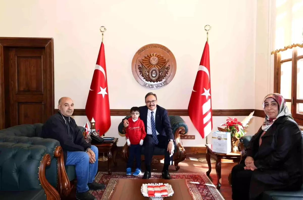 Minik Nurettin, Vali Kızılkaya\'yı ziyaret etti