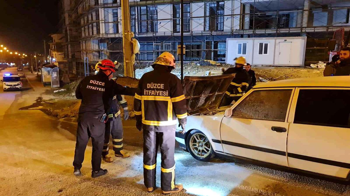 Son dakika haber: Seyir halindeki otomobilde yangın çıktı