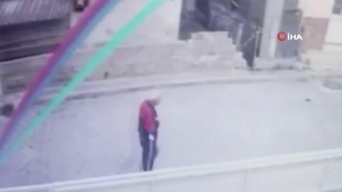 Son dakika haberi! Son anları güvenlik kamerasına yansıdı... 2 gündür aranan yaşlı adam evinin karşısındaki metruk evde ölü bulundu