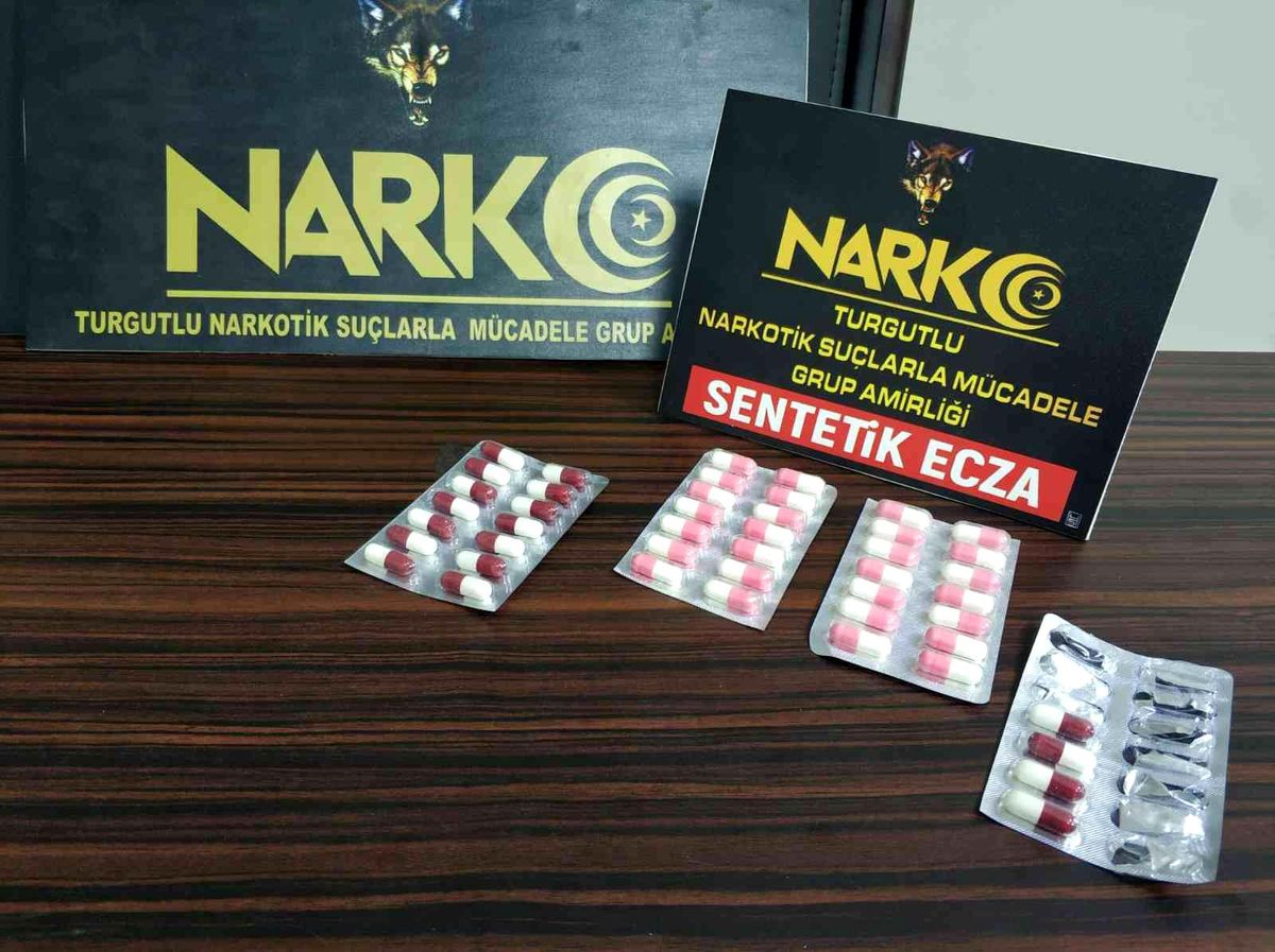 Manisa haberleri: Turgutlu\'da iki eve uyuşturucu baskını: 2 gözaltı