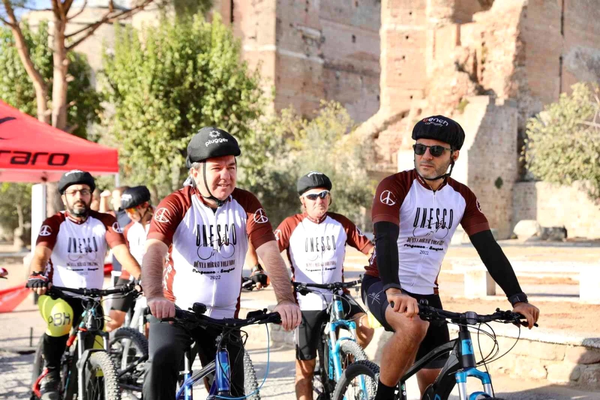 İzmir haberleri | UNESCO Dünya Mirası Yolunda Bisiklet Turu Bergama\'dan start aldı