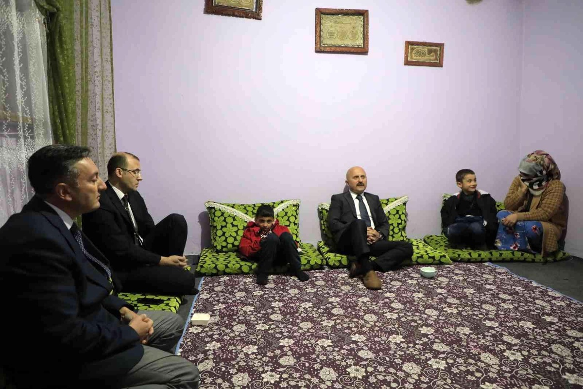 Vali Varol\'dan Yıldız ailesine ziyaret