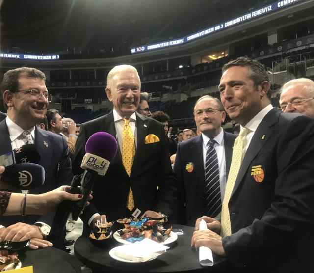 Ali Koç ve Ekrem İmamoğlu bir araya geldi! Tüm gözler İBB Başkanı'nın kravatına çevrildi Ali Koç ve Ekrem İmamoğlu bir araya geldi! Tüm gözler İBB Başkanı'nın kravatına çevrildi