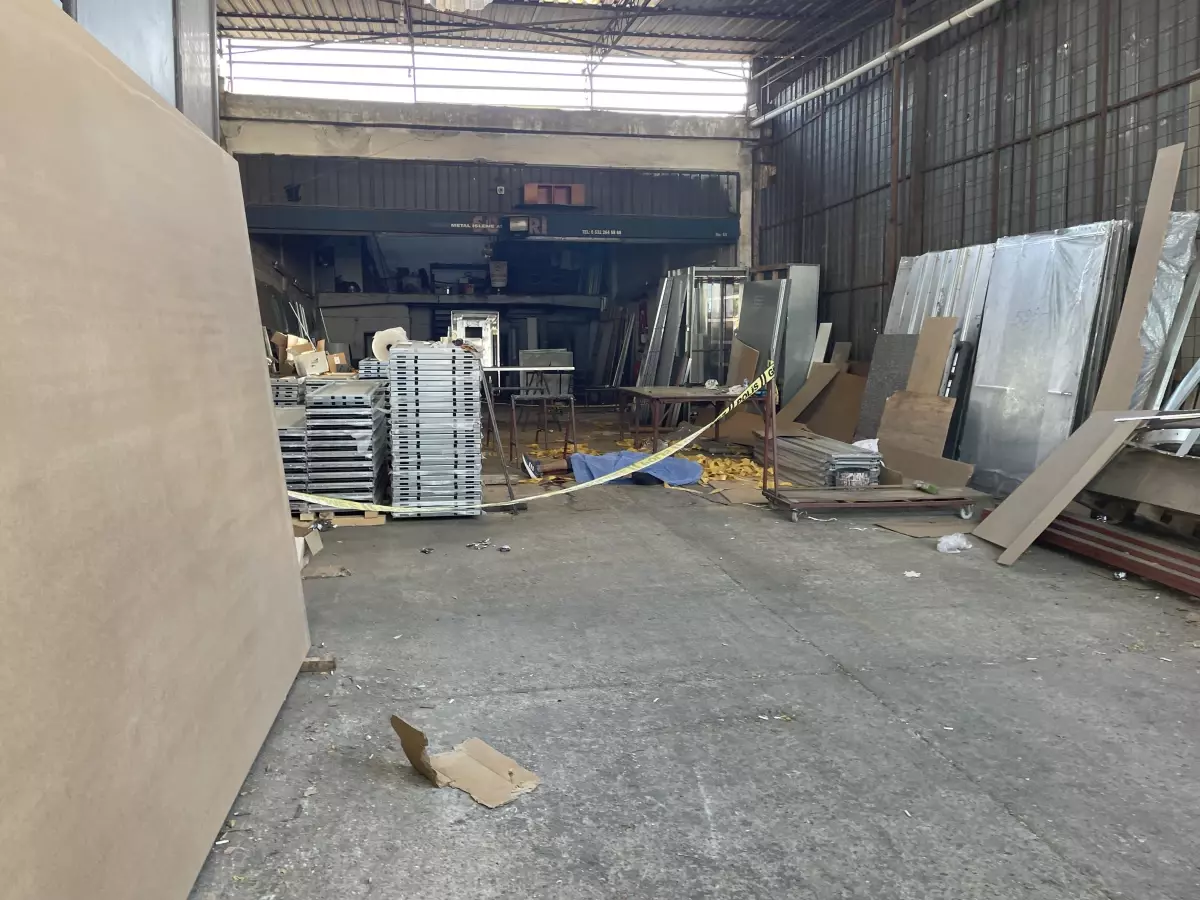 Antalya gündem haberi... Antalya\'da iş yerinin çatısından düşen kişi öldü