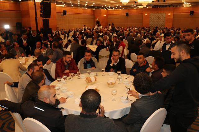 Aşiret düğününde gelin ve damada takılan takı ağızları açık bıraktı! Paraları saya saya bitiremediler Aşiret düğününde gelin ve damada takılan takı ağızları açık bıraktı! Paraları saya saya bitiremediler