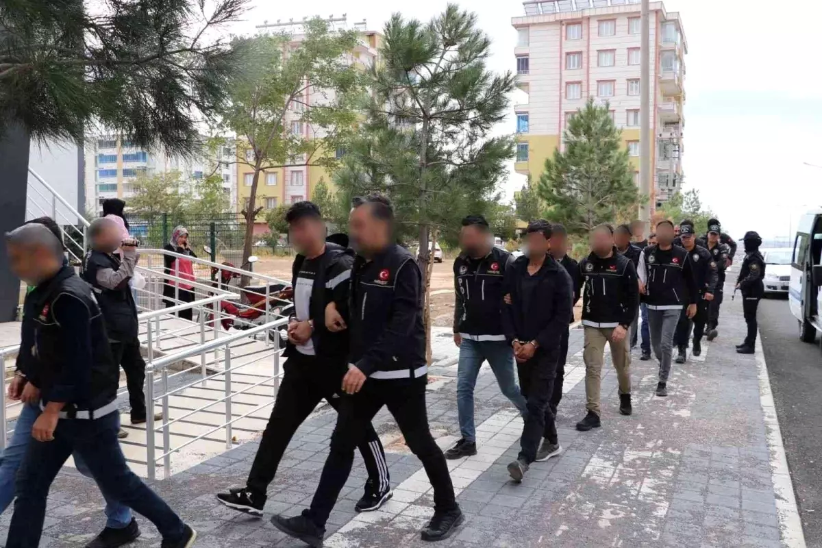 Son dakika haberi | Diyarbakır\'da 9 adrese eş zamanlı uyuşturucu operasyon: 5 tutuklama