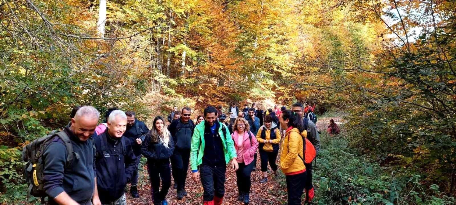 Kütahya spor: Doğa tutkunları Domaniç\'in eşsiz sonbahar manzarasında yürüdü