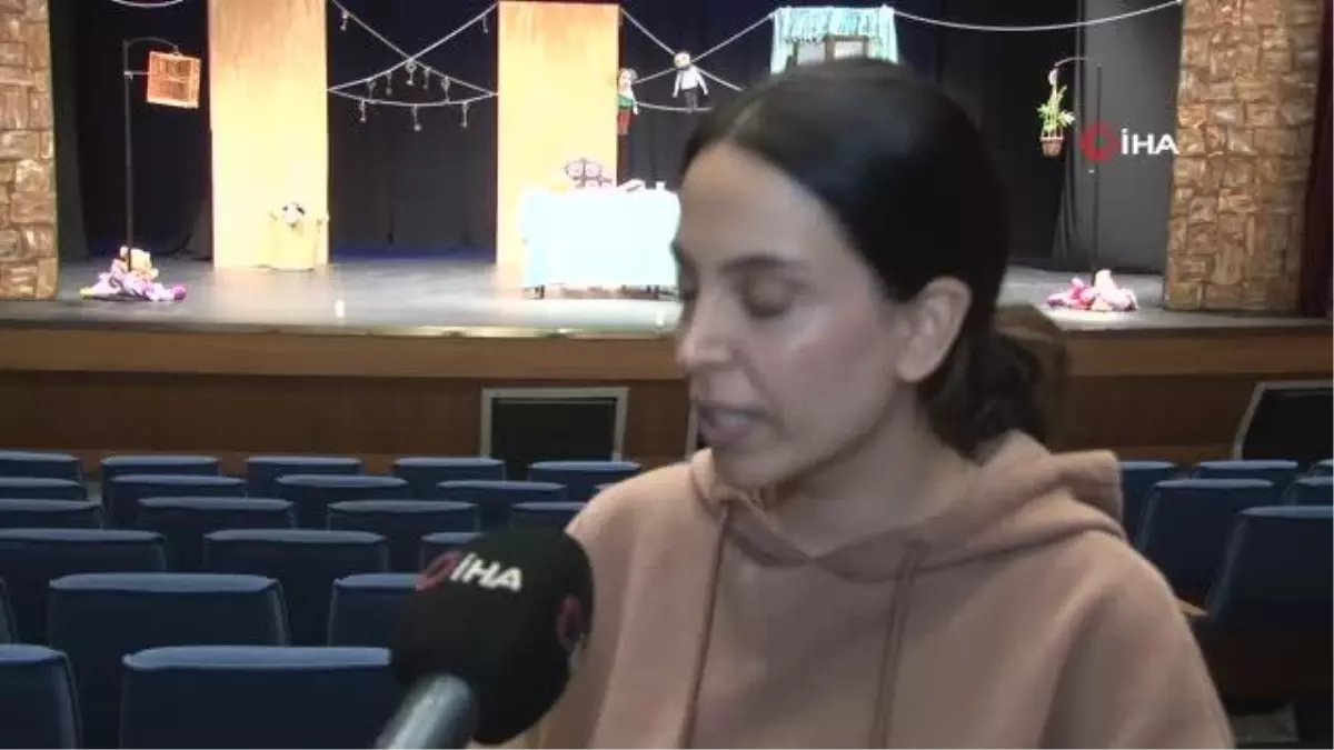 Esenler Belediyesi 'Filistin Hakkında Konuşmalıyız' adlı tiyatro oyununun galasına ev sahipliği yaptı