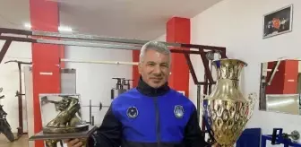 Evinin altındaki depoda turnuvaya hazırlanan zabıta memuru, dünya şampiyonu oldu