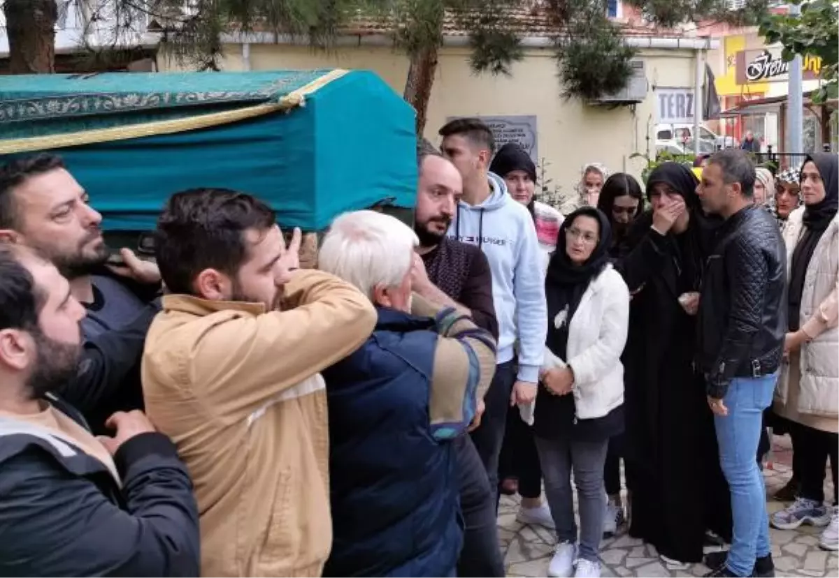 GÜLENDAM, YARALANDIĞI KAZADA ÖLEN 2 AYLIK EŞİNİ GÖZYAŞLARIYLA UĞURLADI