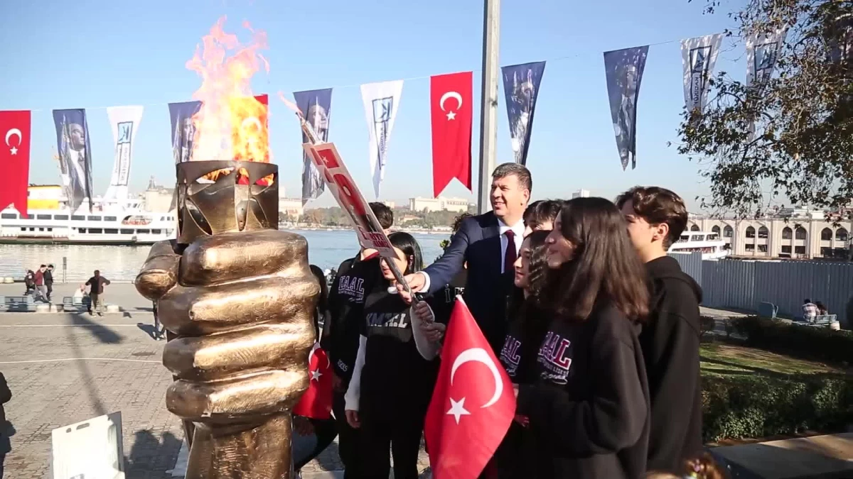 Kadıköy\'de Cumhuriyet Meşalesi 29 Ekim\'e Kadar Yanmaya Devam Edecek