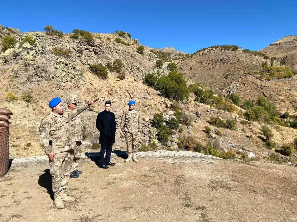 Kaymakam İrdelp, Vatan Tepe üs bölgesinde incelemelerde bulundu