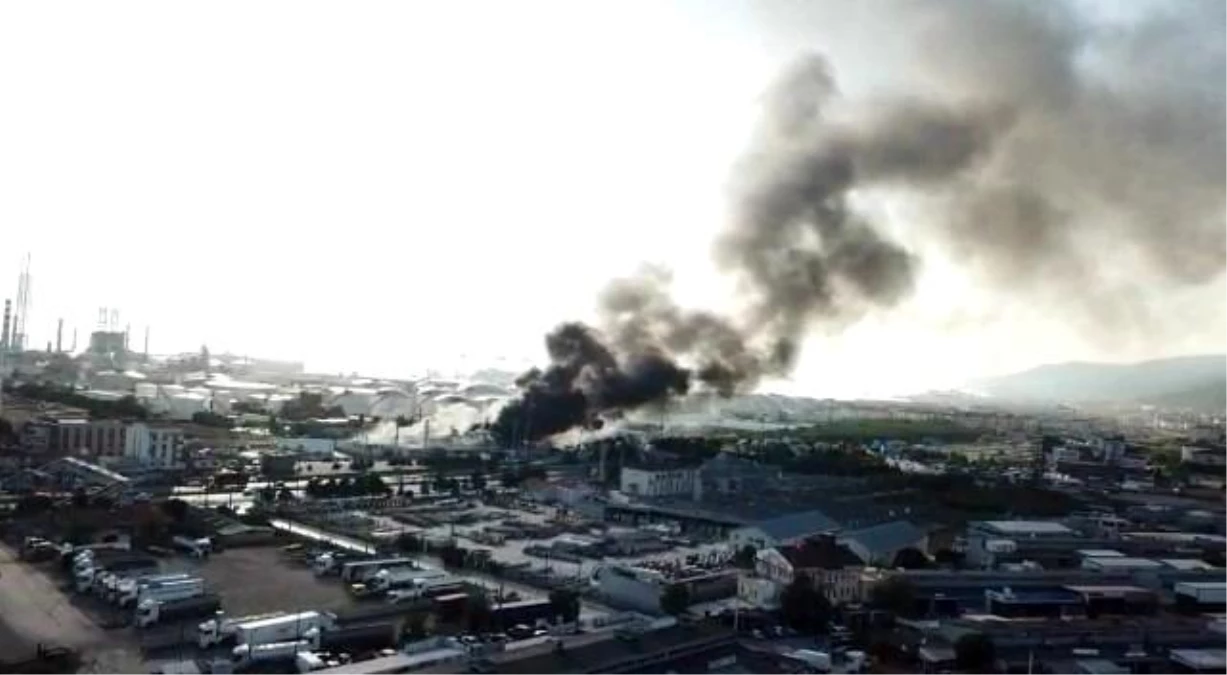 Son dakika haberleri... Kocaeli\'de petrol firmasında çıkan yangına müdahale sürüyor