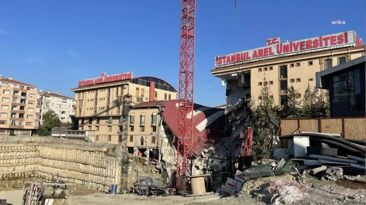 Küçükçekmece Kaymakamlığı: Bir Kısmı Çöken Arel Üniversite Binası Kullanılamaz Hale Geldi, Biri Yurt Olmak Üzere 6 Bina Tahliye Edildi