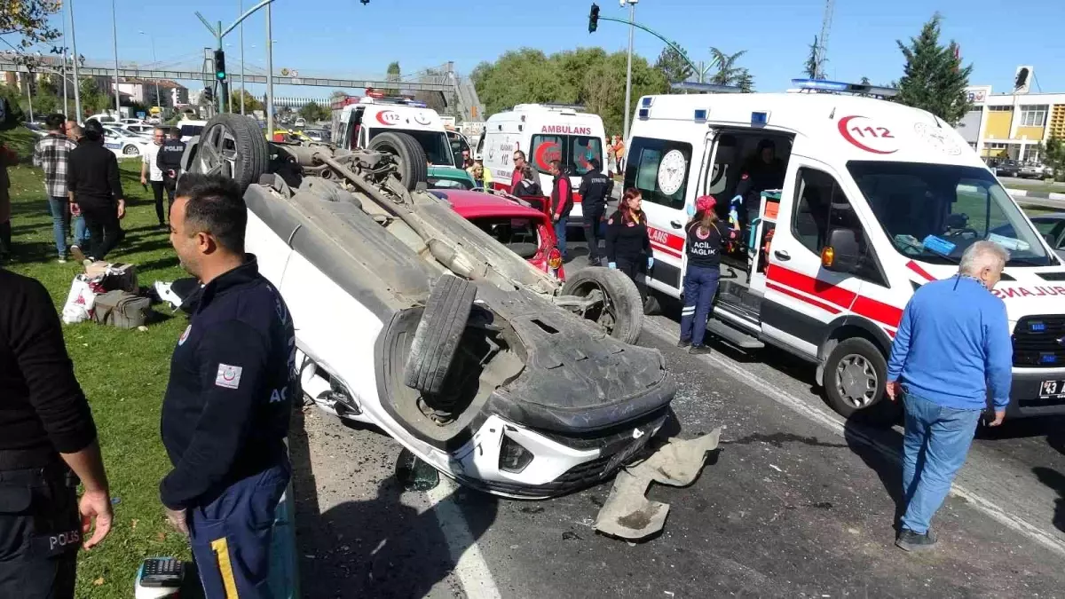 Kütahya haber... Kütahya\'da 5 aracın karıştığı zincirleme trafik kazası: 1 yaralı