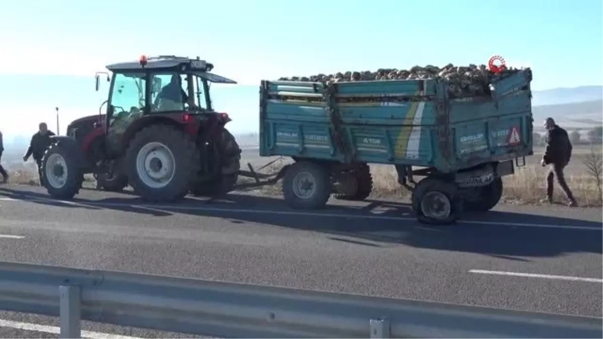 Son Dakika | Kütahya\'da işçi servisi ile pancar yüklü traktör çarpıştı: 13 yaralı