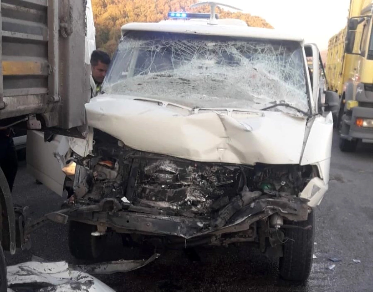 Samsun haberi | Samsun\'da kamyonet ile tır çarpıştı: 1 yaralı