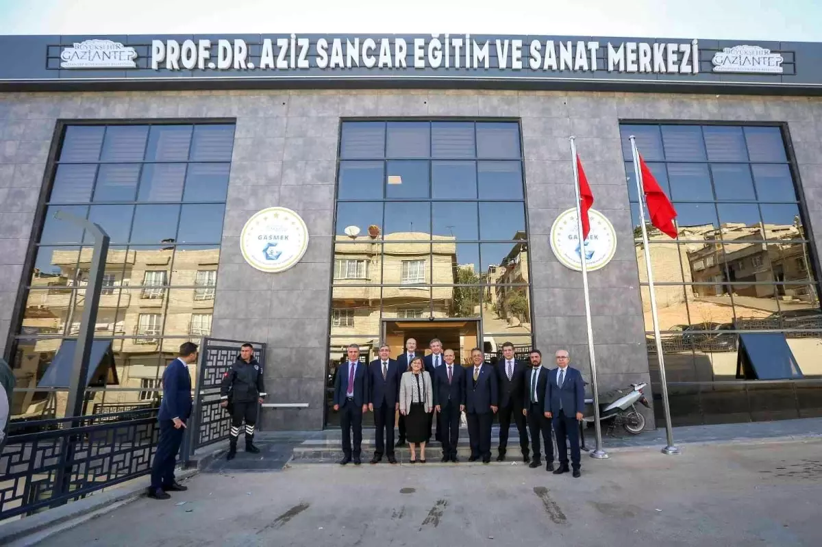 Şimşek, Prof. Dr. Aziz Sancar Eğitim ve Sanat Merkezi\'ni ziyaret etti