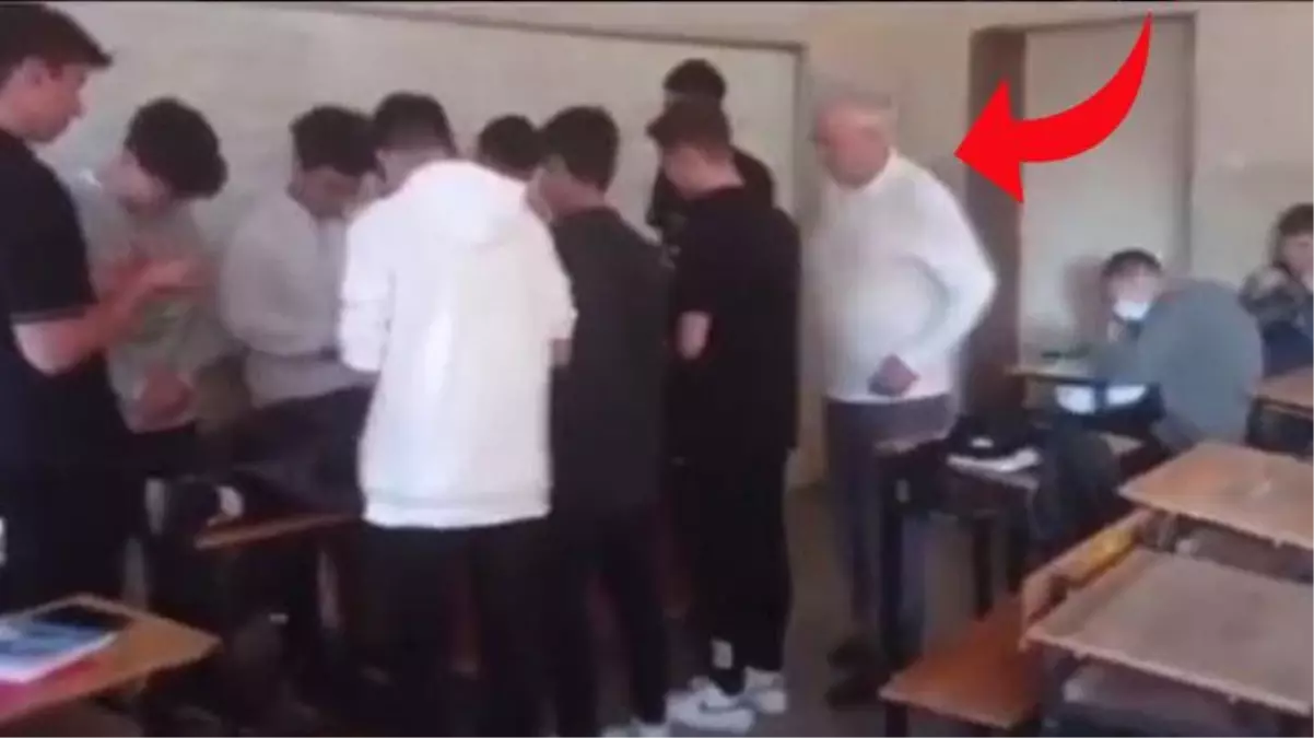 İzmir\'de sınıfta cenaze töreni düzenleyen öğrenciler gündem oldu, öğretmenlerinin tepkisi daha ilginç