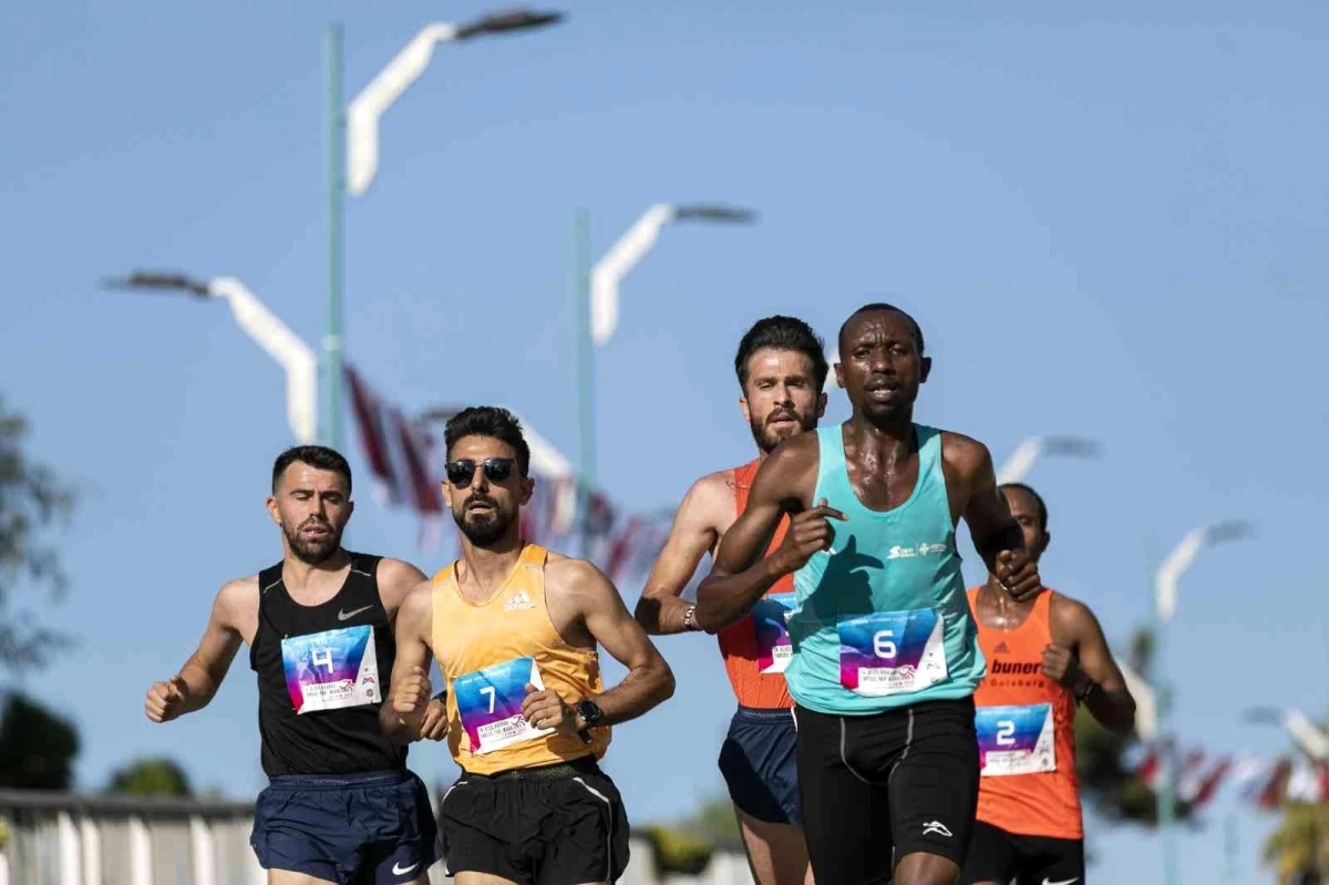 Mersin spor haberi... Tarsus Maratonu\'nda 11 bin 624 kişi koştu