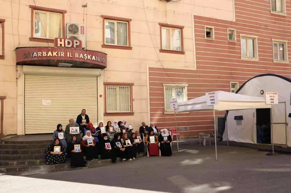 Yüreği yanık ailelerin evlat nöbeti bin 148\'inci gününde devam ediyor