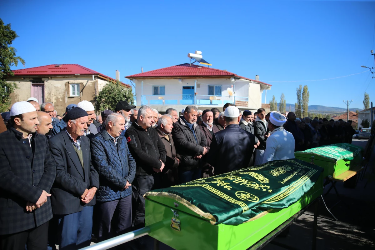 Son dakika haberleri! Ankara\'da yol verme kavgasında öldürülen iki kardeşin cenazesi Tokat\'ta defnedildi