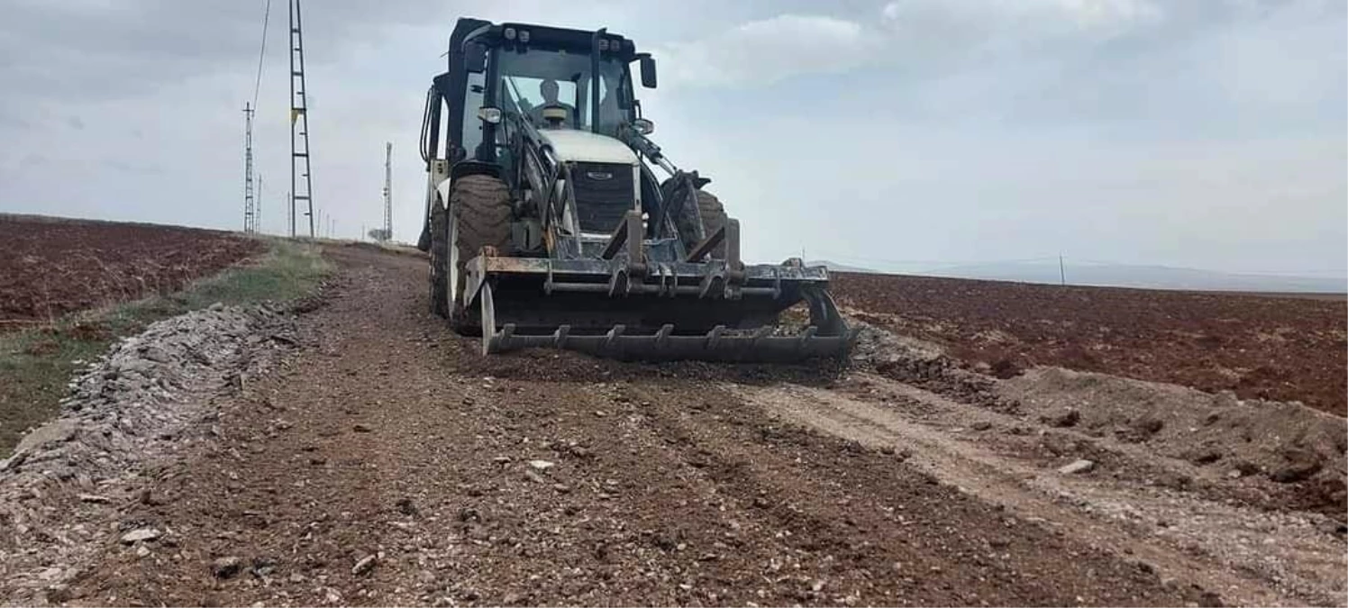 Kütahya ekonomi haberleri: Aslanapa\'da atık asfalt malzemeler arazi yollarında değerlendiriliyor
