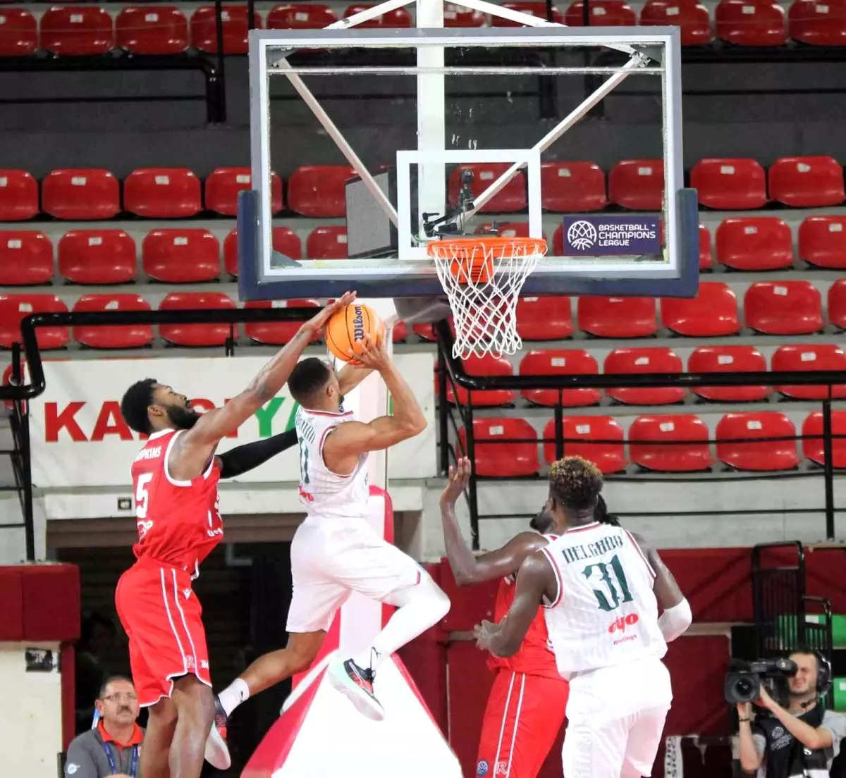 Basketbol Şampiyonlar Ligi: Pınar Karşıyaka: 83 Reggio Emilia: 76