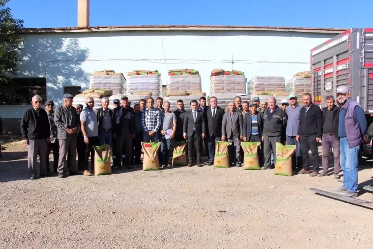 Afyon haberleri: Başmakçı\'da çiftçilere yüzde 50 hibe destekli buğday tohumu dağıtıldı