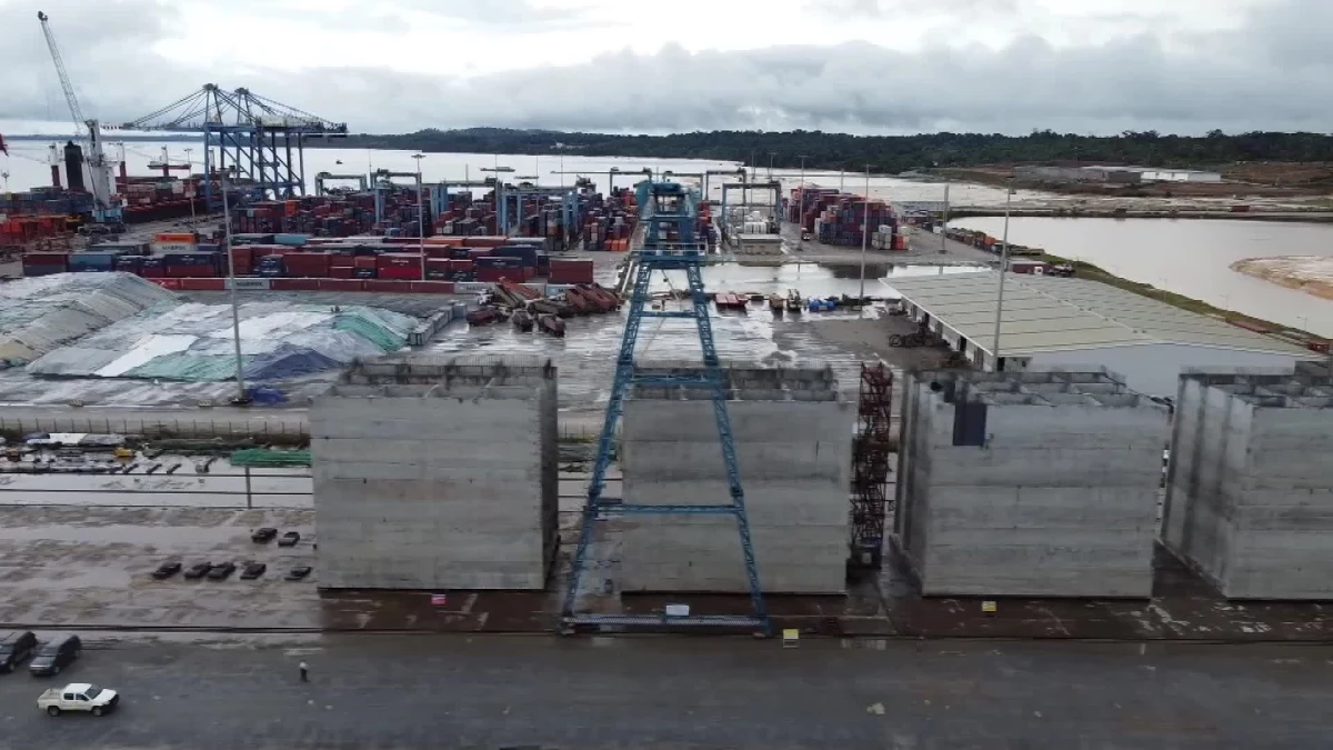 Çinli Şirket, Kamerun\'un Mega Limanının İkinci Fazının İlk Sualtı İnşaat Temel Blokunu Yerleştirdi