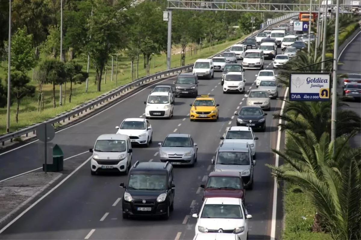 İzmir ekonomi: İzmir\'de trafiğe kayıtlı araç sayısı yüzde 4,5 arttı