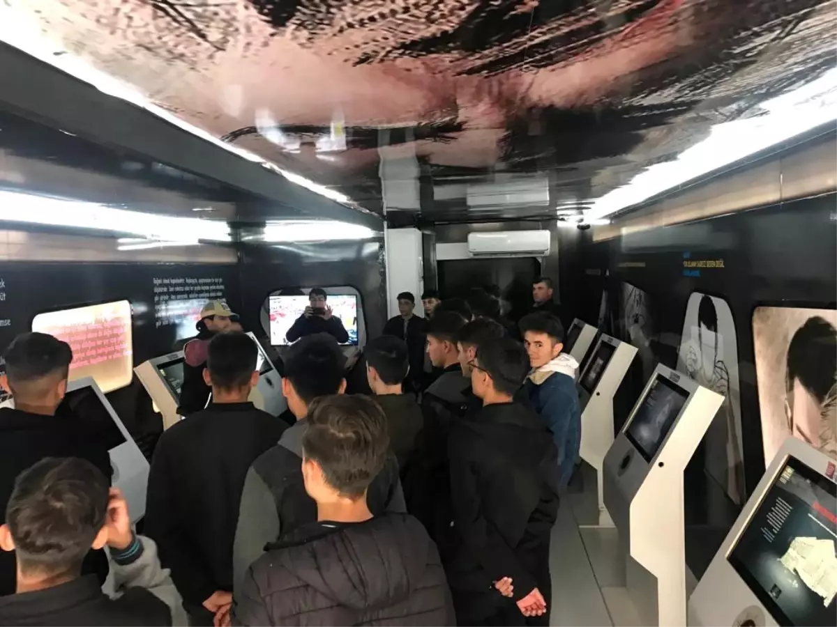 Narkotik eğitim tırında gençlere uyuşturucu maddelerin zararları anlatıldı