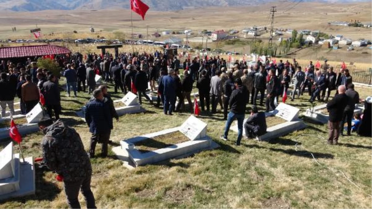 Son dakika haberi: Yavi\'de PKK\'lı teröristlerin 29 yıl önce şehit ettiği 33 kişi anıldı
