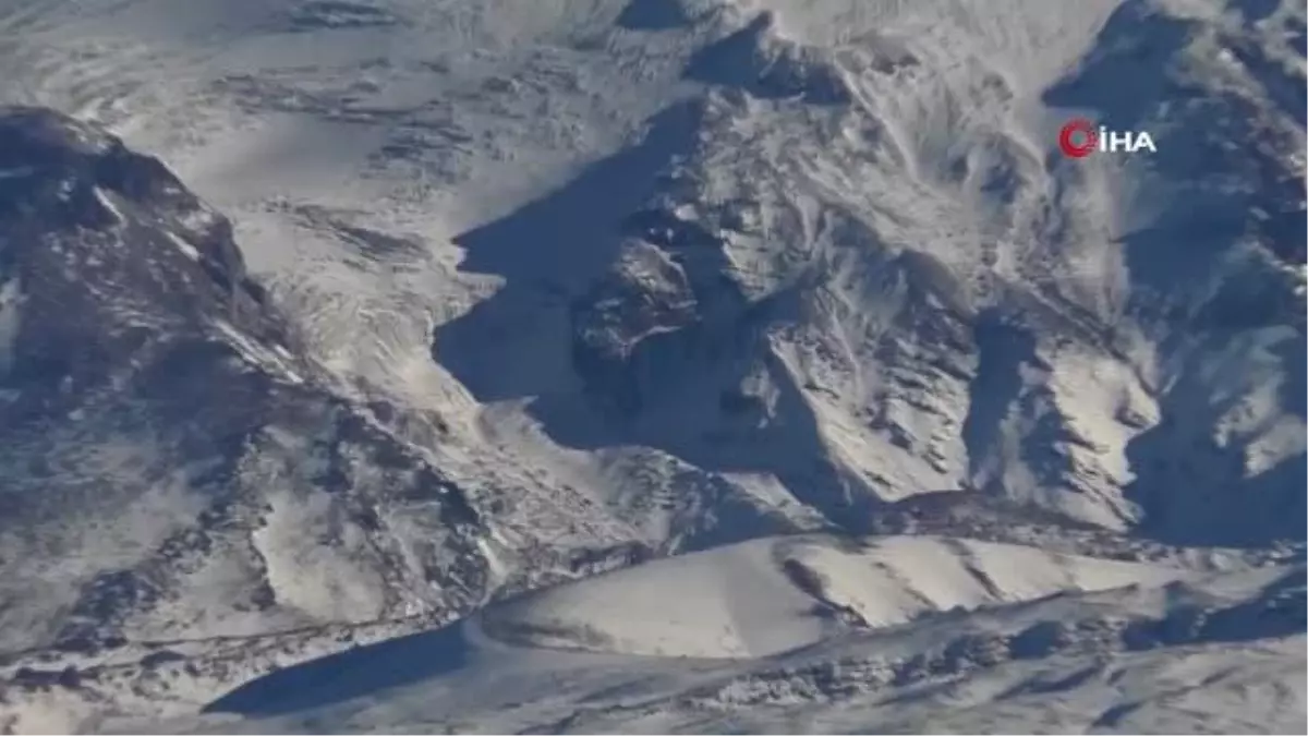 Ağrı haberi... Ağrı Dağı beyaz gelinliğini giydi