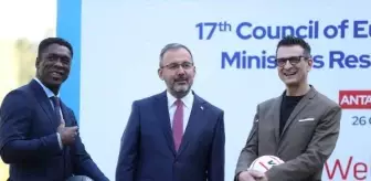 Bakan Kasapoğlu, Hollandalı eski futbolcu Seedorf ile bir araya geldi