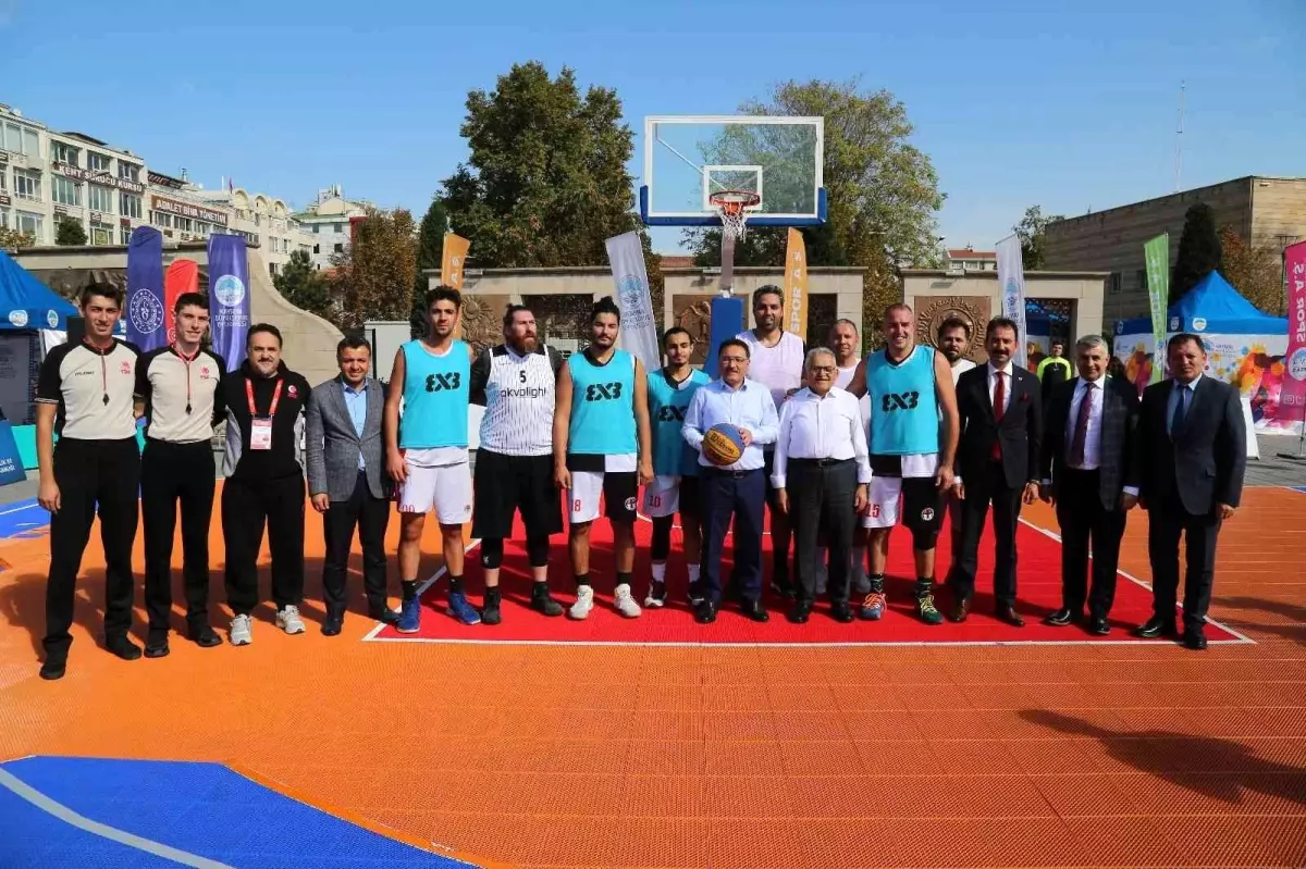 Vali Çiçek ile Başkan Büyükkılıç basketbol oynadı